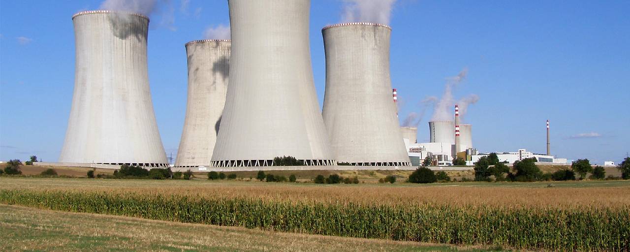 Die Kühltürme des Werks